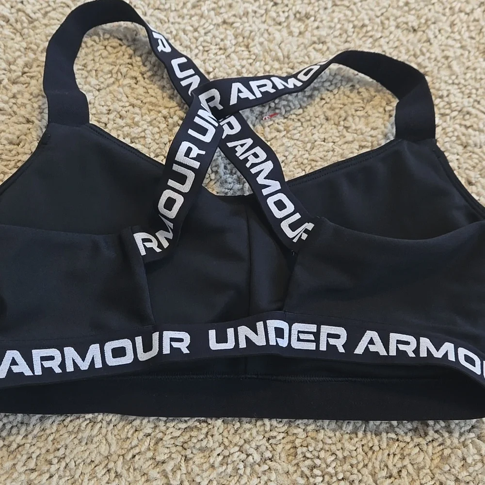 Under Armor Great Condition Sports Bra Size Medium - Picture 2 of 2